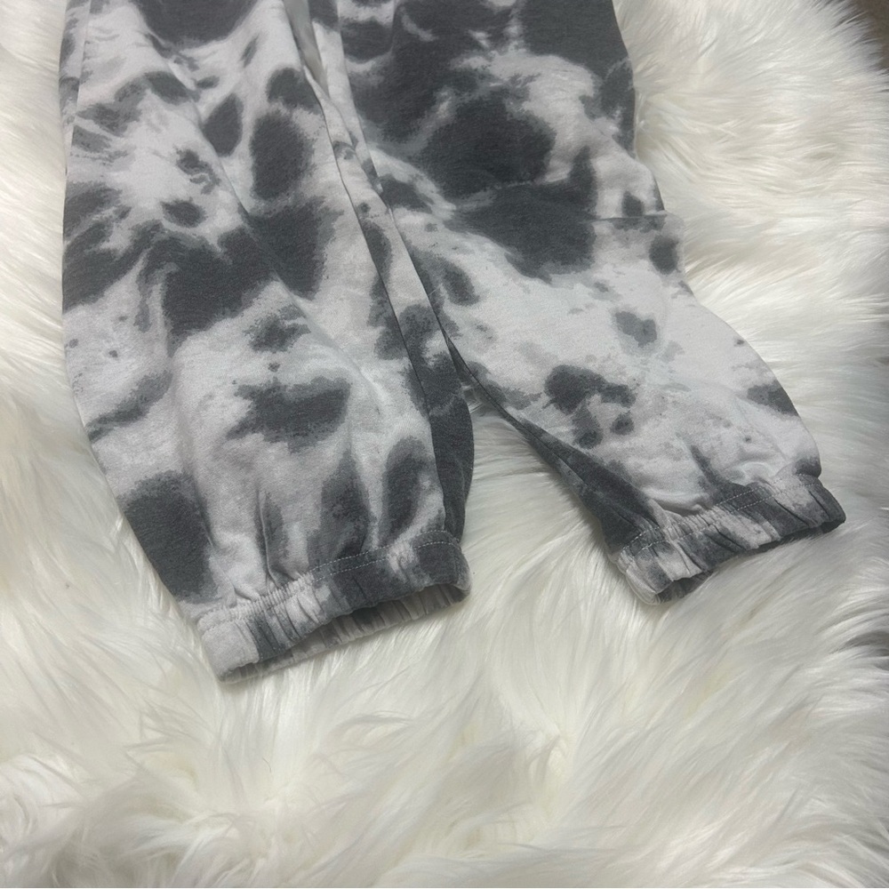 Size M Black and White Joggers E2 - Picture 2 of 3